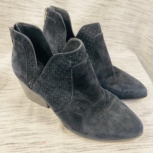 Vince Camuto Norva Black Suede Ankle Booties Block Heel Back Zip Size 7 - Picture 2 of 10